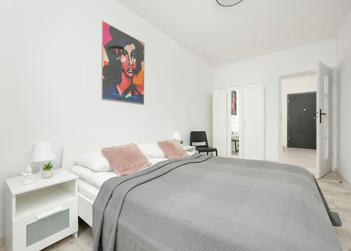 Modern Targowek Apartment By Noclegi Renters