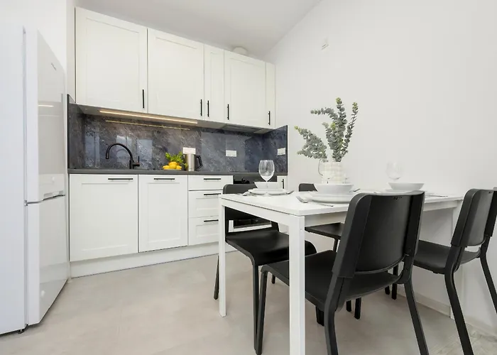 Modern Targowek Apartment By Noclegi Renters